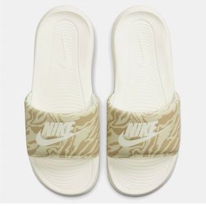Nike Slides Victoria One Slides Print NWT